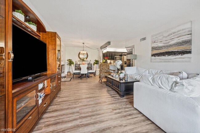 Foto del edificio - 2 br, 2 bath House - 811 Sky Pine Way Apt E1