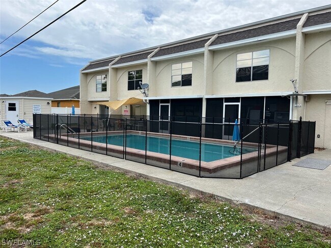 Building Photo - 1330 SW 47th Terrace