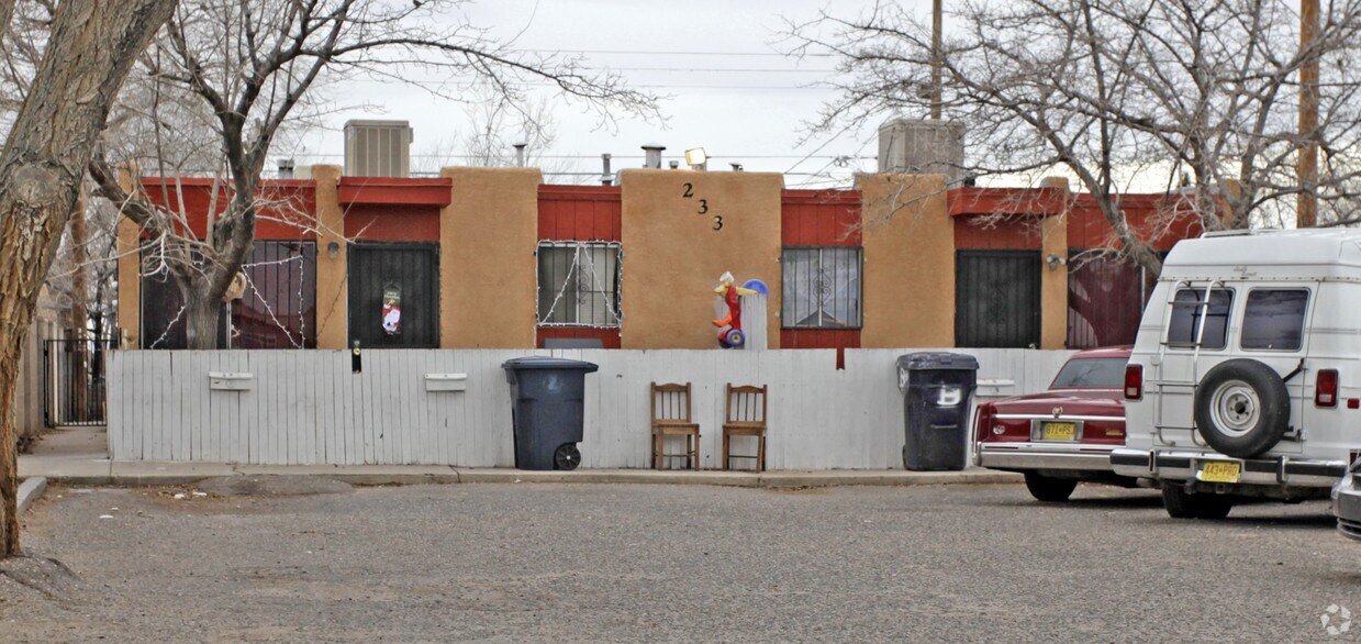 Primary Photo - 233 Alcazar St NE