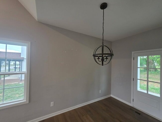 Building Photo - 202 Cherokee Dr