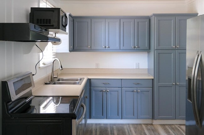 Building Photo - Charming 3/1.5 ranch style house!