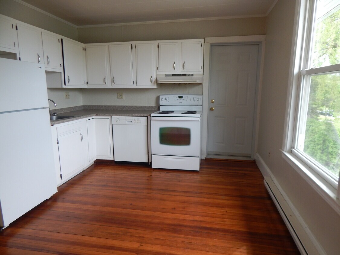 Kitchen - 1289 Washington Ave