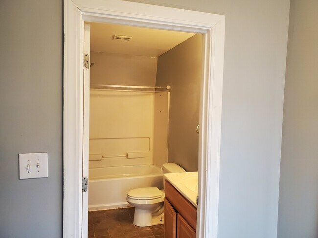 Foto del edificio - 1409 E Market St