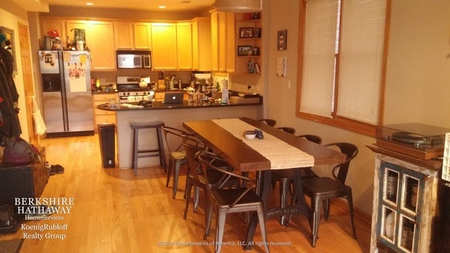 Building Photo - 708 W Briar Pl