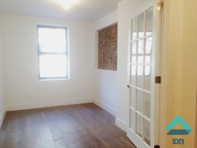 Foto del edificio - 843 DeKalb Ave