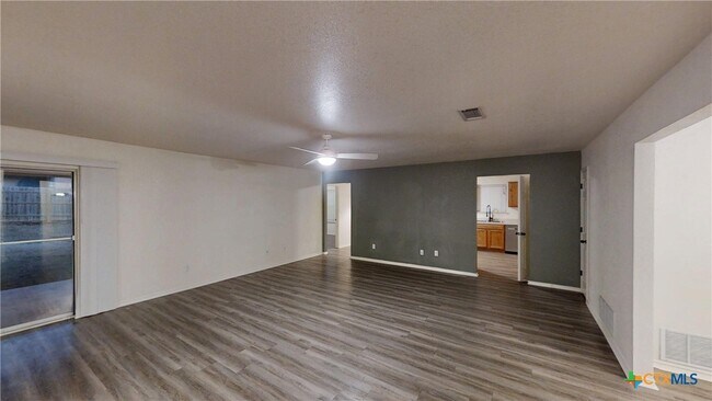 Foto del edificio - 212 Sims Ridge Dr