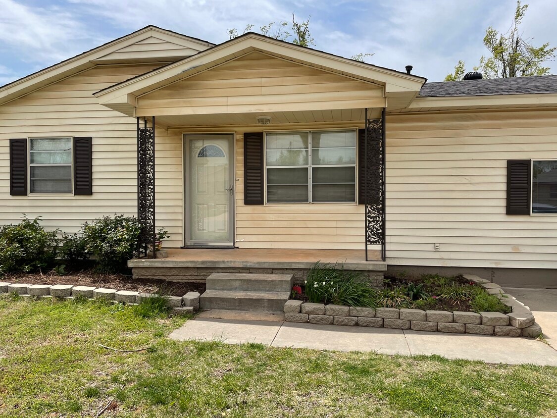 1406 Glenda Dr, Yukon, OK 73099 House Rental in Yukon, OK