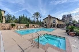 Foto del edificio - Absolutely Stunning Home in Fabulous Pavilions Place Community