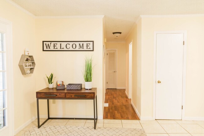 Foto del edificio - 39 Southwicke Dr