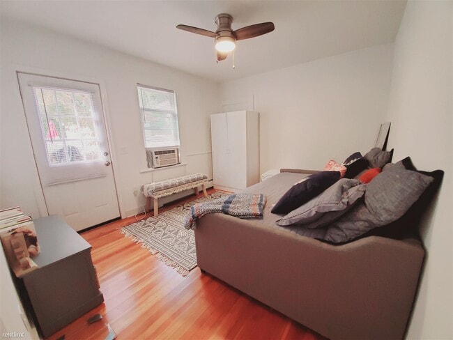 Building Photo - Studio, 1 bath Condo - 246 Knickerbocker A...