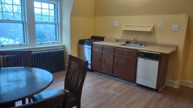 Kitchen - 4717 Chester Ave