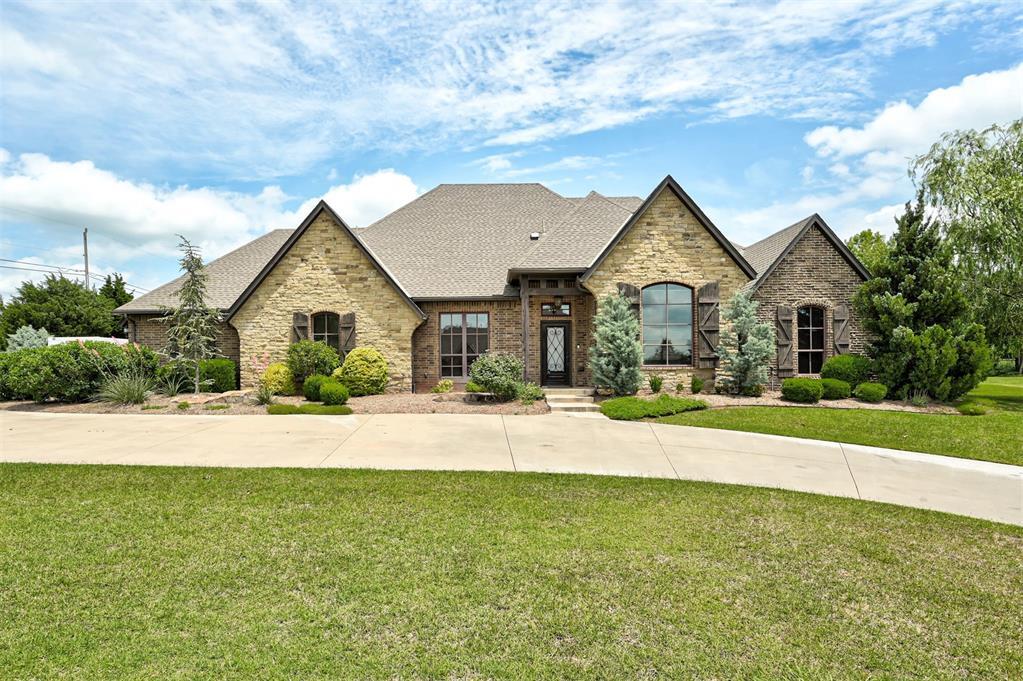 Primary Photo - 22090 White Pine Cir
