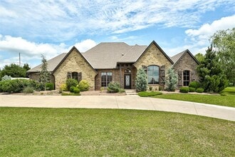 Building Photo - 22090 White Pine Cir