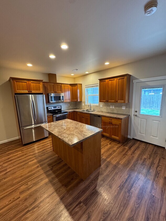 Foto principal - 2238 Sedge St