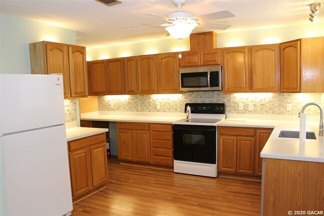 Foto del edificio - 817 NW 16th Ave