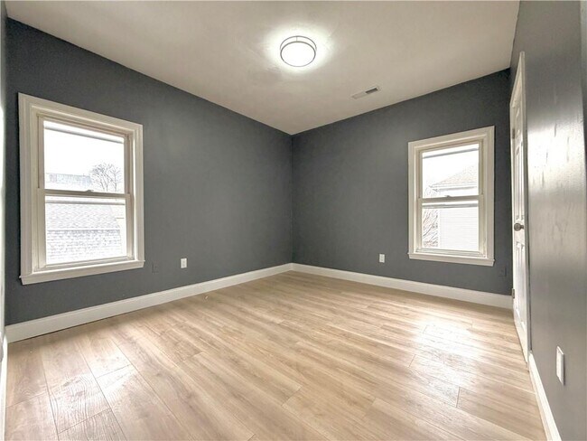 Foto del edificio - 150 Newell Ave