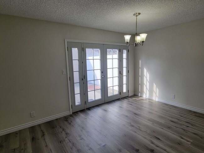 Building Photo - RPV Condo For LEASE | Strathmore Complex |...