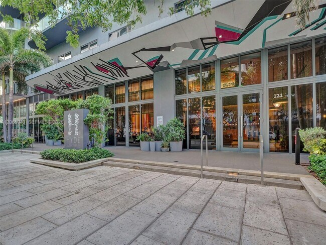 Foto del edificio - 121 NE 34th St