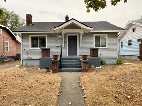 Building Photo - 1007 E Carlisle Ave