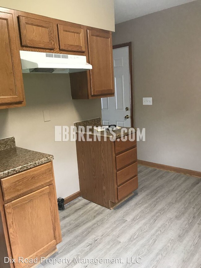 Building Photo - 3 br, 1.5 bath House - 33 Beverly Court