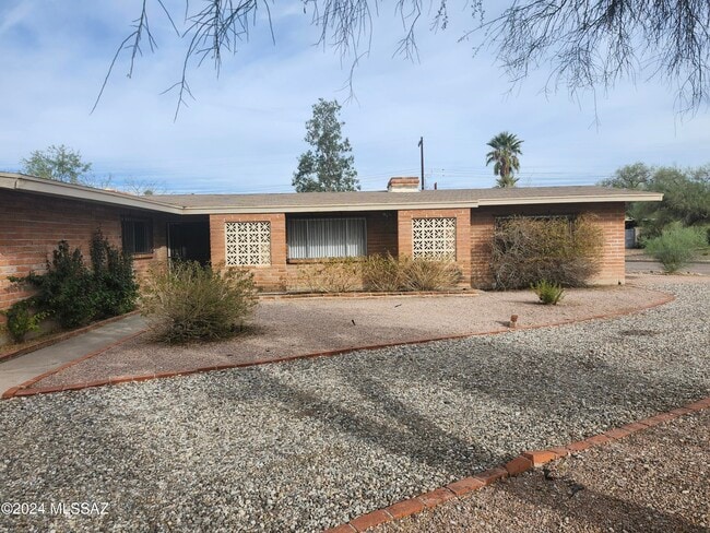 Building Photo - 3565 E Calle del Prado