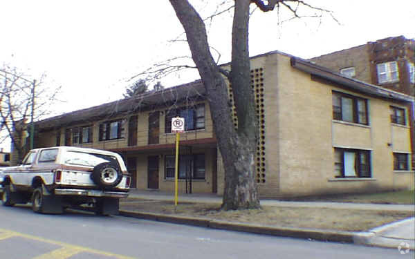 Primary Photo - 4021 W Cullom