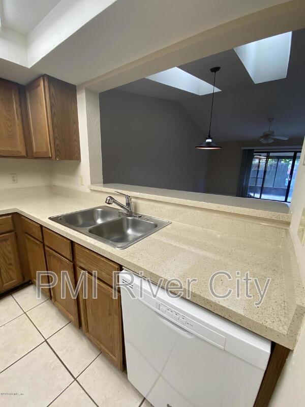 Foto del edificio - 2388 Ironstone Dr E