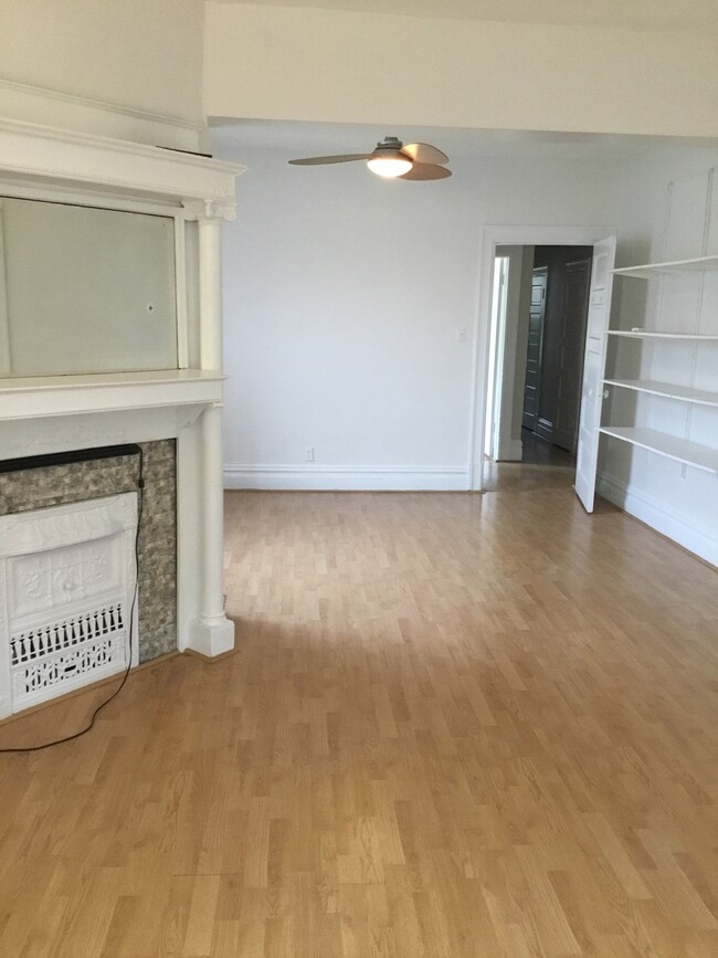 Living - 613 Alger St
