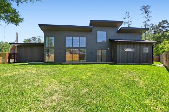 Foto del edificio - 10941 Bluebird Pl