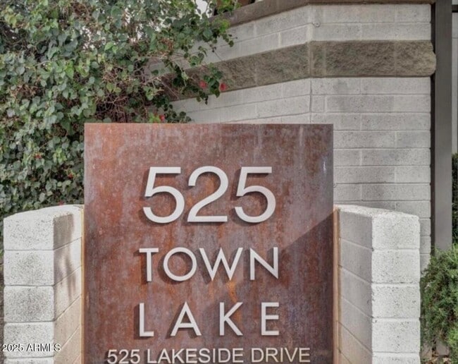 Photo - 525 W Lakeside Dr Townhome