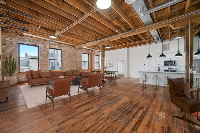Building Photo - 2015 W Race Ave