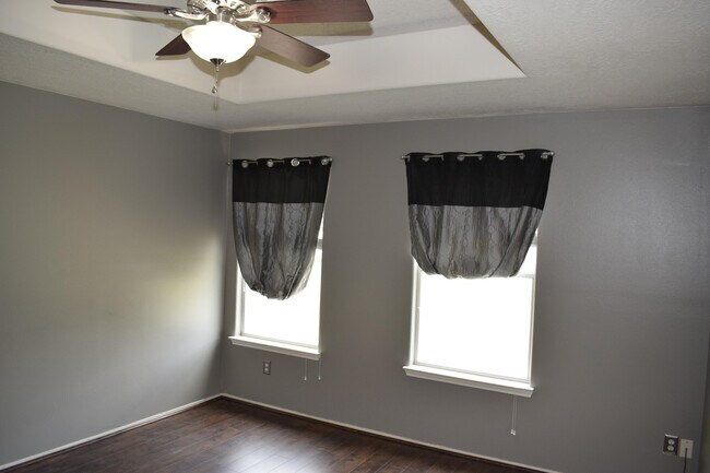 Foto del edificio - 19102 Prairie Bluff Dr