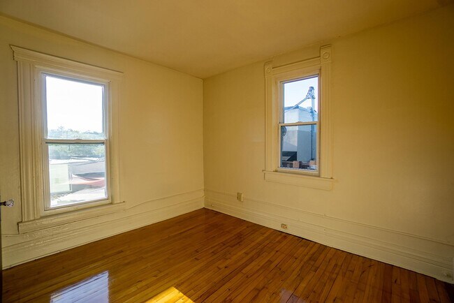 Foto del edificio - 120 Dell St