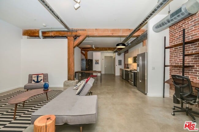 Building Photo - 527 Molino St