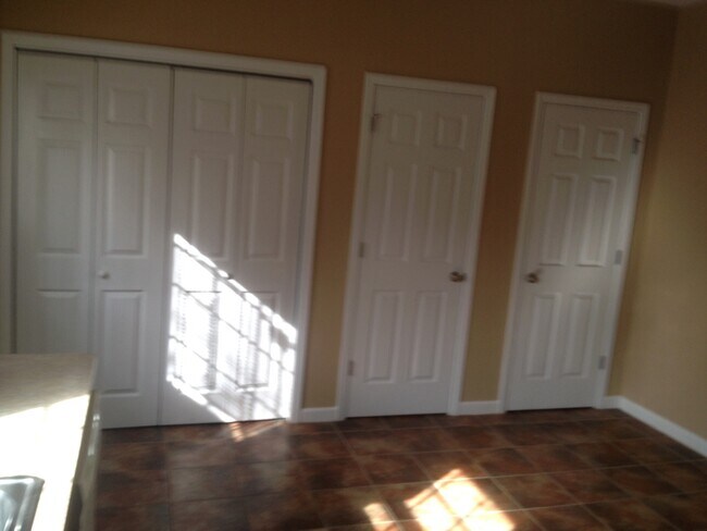 Building Photo - 812 20th St