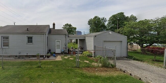 Photo - 402 S Lasalle St House