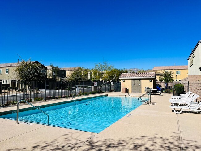 Building Photo - Gated Community w/ Pool & Playgrounds