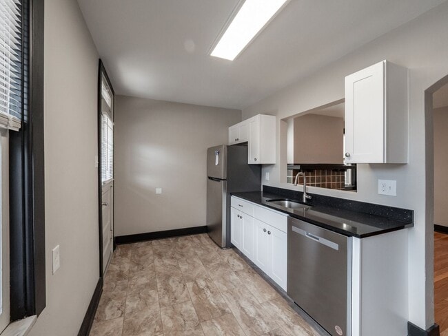 Building Photo - 448 S Trenton Ave