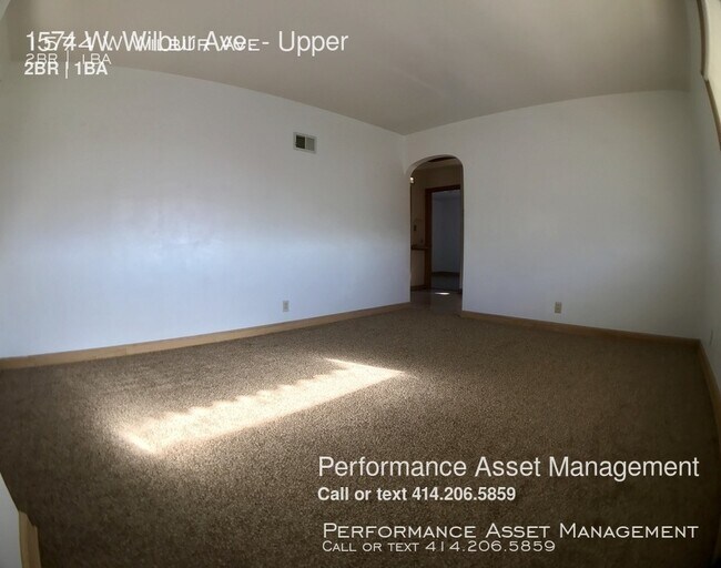 Building Photo - Fantastic Milwaukee 2bdrm Upper Unit