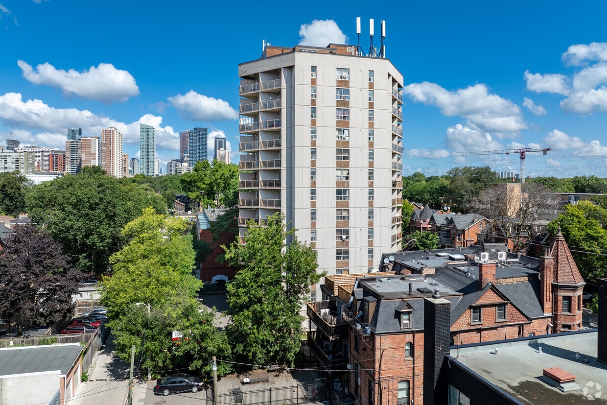 Bradley Courts Apartments - 266 Sherbourne St Toronto, ON