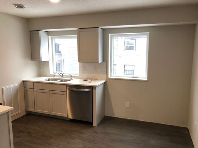 Building Photo - Studio Available Now in Newer Building, Mo...