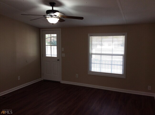 Building Photo - 866 Peeksville Rd