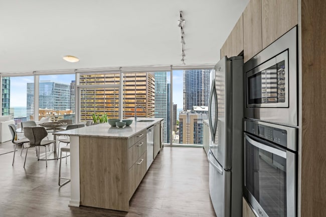 Foto del edificio - 242 E Illinois St