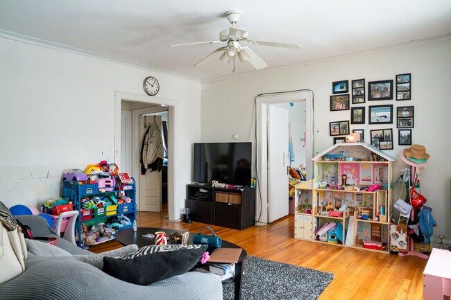 Building Photo - Albany Park - 2 Bed / 1 Bath - Heat Included