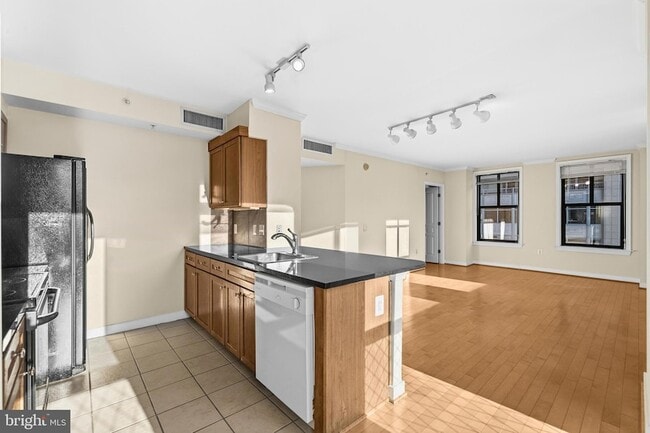 Building Photo - 631 D St NW