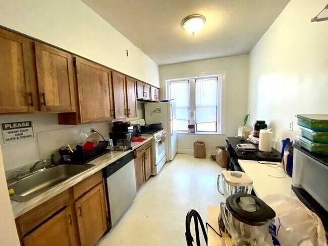 Foto del edificio - 18 Glenville Ave