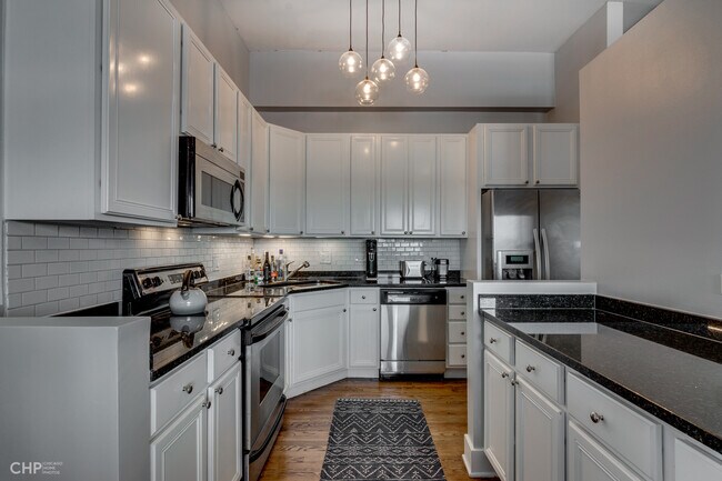 Building Photo - 4751 N Artesian Ave