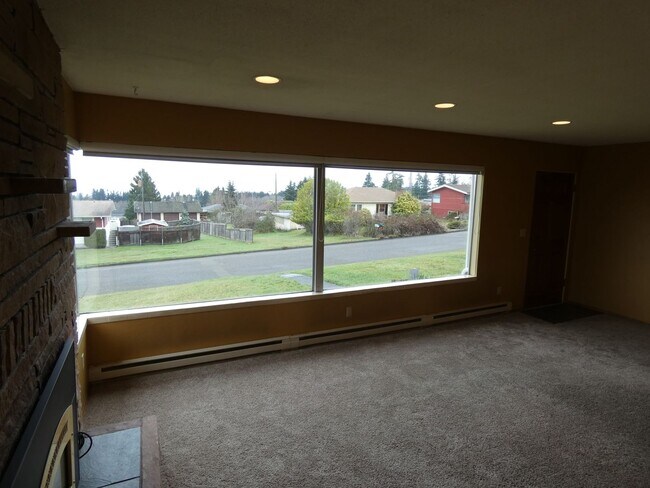 Building Photo - Spectacular View Home
