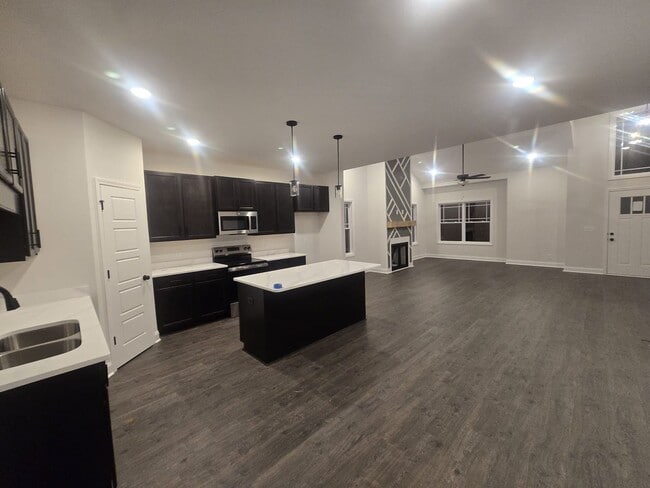 Building Photo - 509 N Halifax Ct