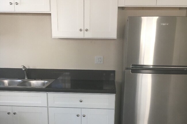 Kitchen - 612 W 26th St